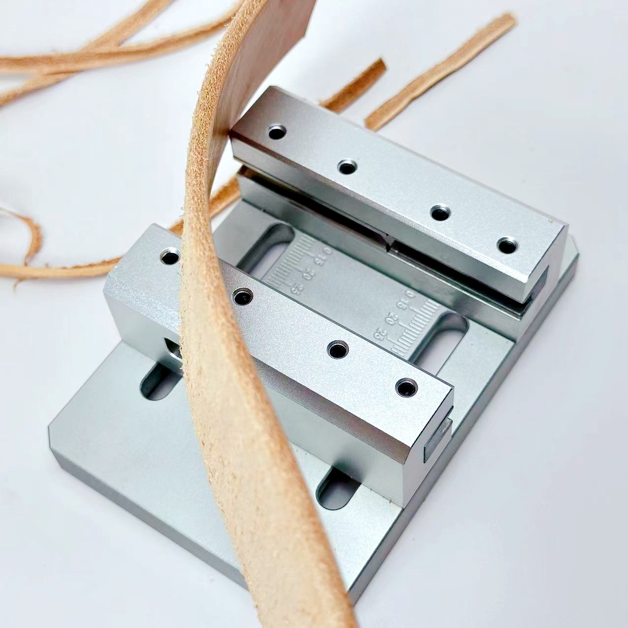 Tools Work - Gürtelkanten-Trimmmaschine, halbkreisförmiger Gürtelkantenformer, Gürtelstreifen-Kantenformer, DIY-Lederkantenformer, Lederbearbeitungswerkzeuge